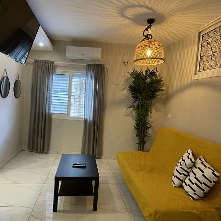 Отель Rothschild 79 Petach Tikva Экстерьер фото