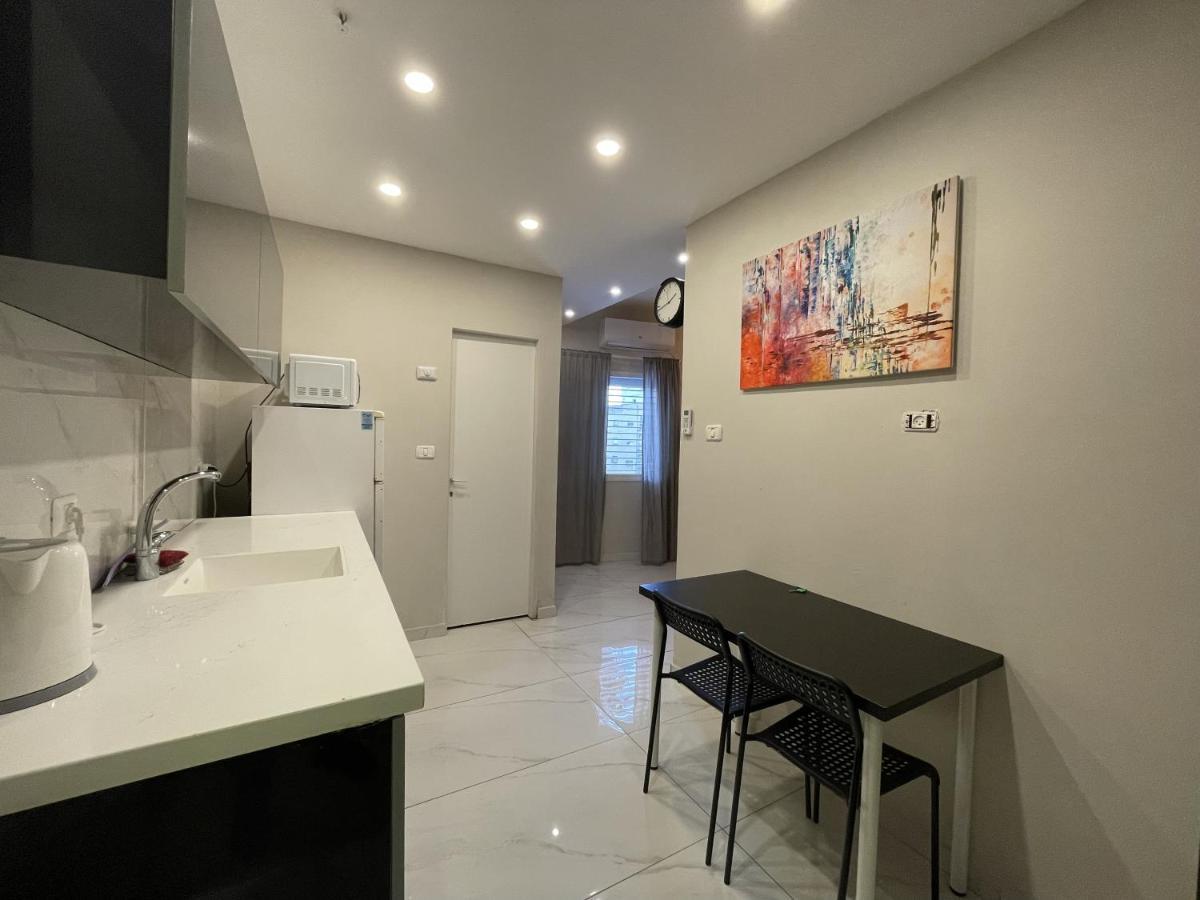 Отель Rothschild 79 Petach Tikva Экстерьер фото