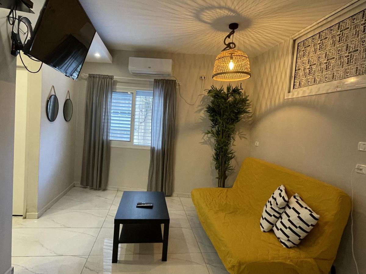 Отель Rothschild 79 Petach Tikva Экстерьер фото